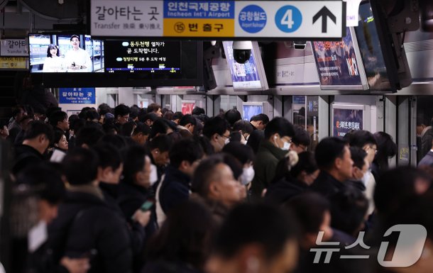 태업 서울 지하철에 시민들 발동동…2·3노조도 파업 초읽기