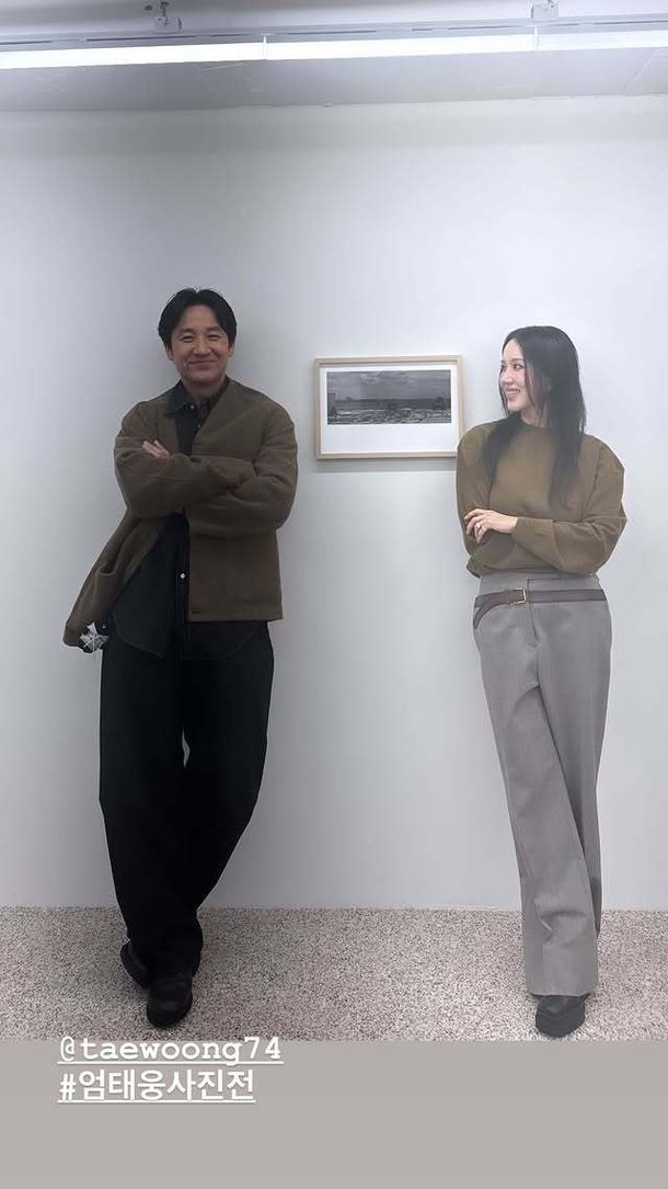 엄정화, 동생 엄태웅 사진전 응원…윤혜진·엄지온도 함께 [N샷]