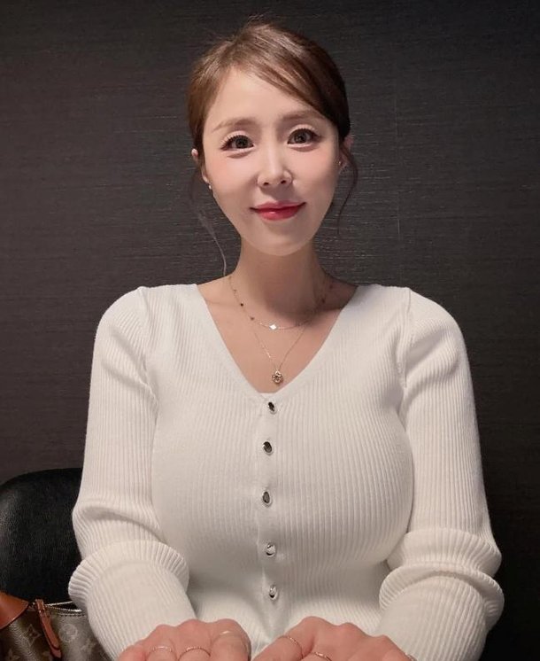 &apos;43세&apos; 신지, 몸매 무슨 일?…반전 볼륨감에 깜짝 [N샷]