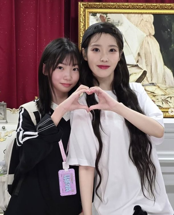 &apos;미담왕&apos; 아이유, 소속사 없는 &apos;폭싹&apos; 아역 위해 드레스숍 간 사연 [N이슈]