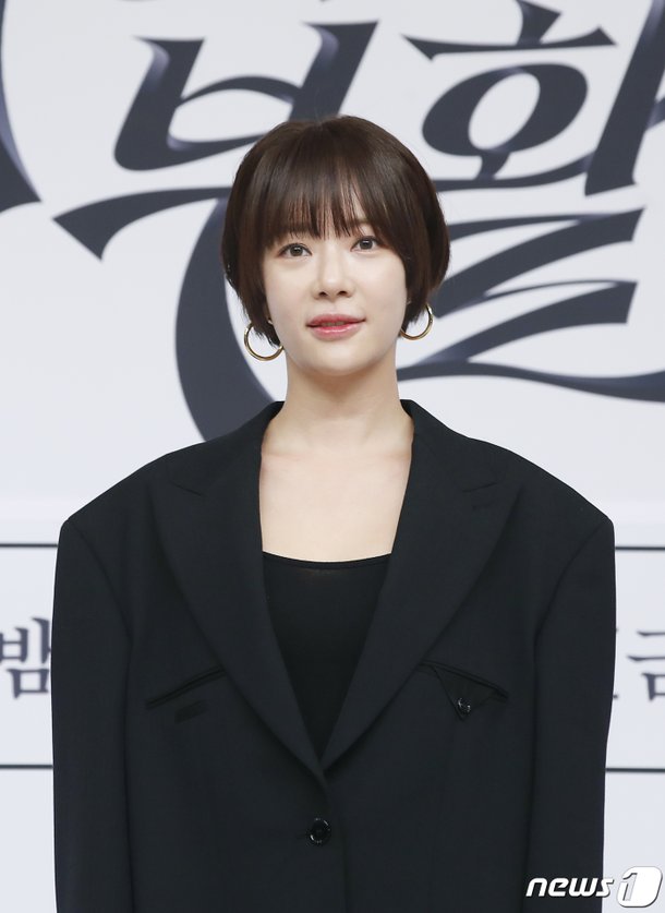 [단독] 황정음, 회삿돈 43억 횡령혐의 코인 투자…방송 하차? 확인 중(종합)