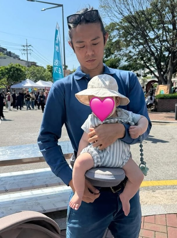&apos;미초바♥&apos; 빈지노, 아기띠에 아들 안고…아빠의 일상 [N샷]