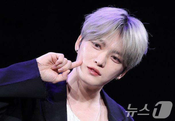 김재중 톱여가수와 술자리에 파파라치 붙어…日서 화보 찍자고 협박