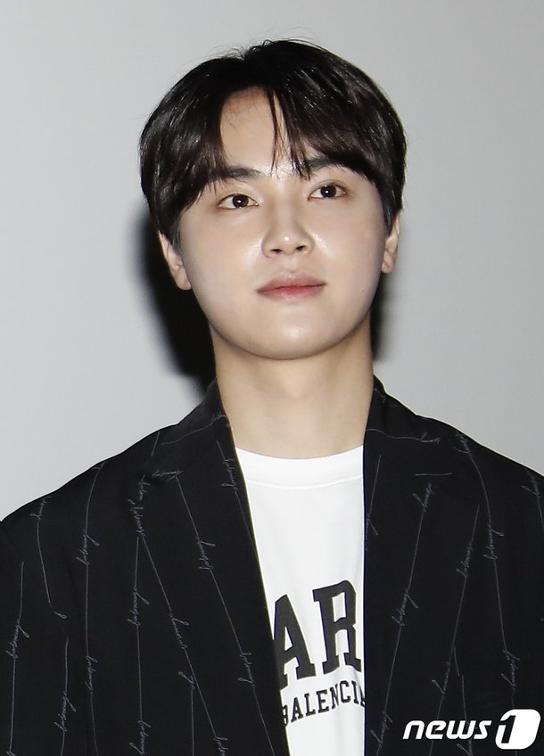 [단독] 더보이즈 주학년, 활동 중단 이유…日 전 AV배우와 사적 만남