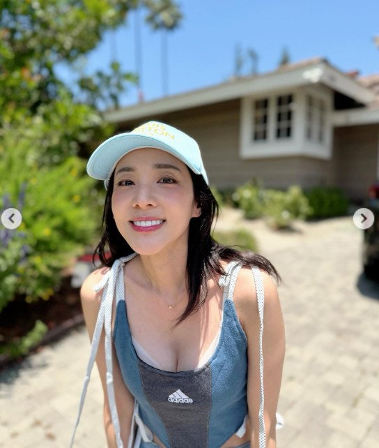 40세 산다라박, 크롭톱 입고 뽐낸 볼륨감…반전 글래머 [N샷]