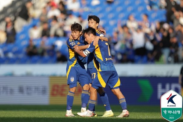 울산 HD의 ACLE 선전 관련 이미지