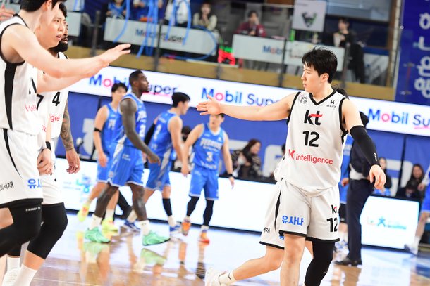 KT 문정현 결승 장면 관련 이미지