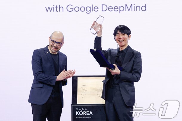 10년 만에 다시 만난 이세돌과 알파고 아버지…"AI로 황금기 열자"