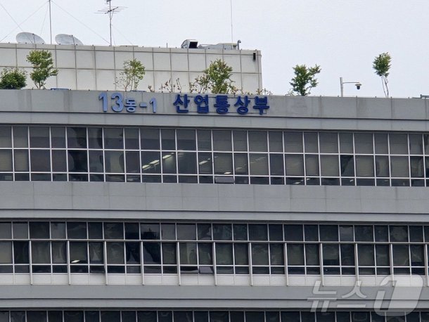 중소 물류센터도 AI 활용…정부, 상반기 중 유통 AI 전환 전략 발표