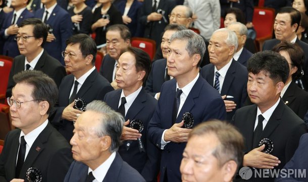 김대중 전 대통령 추도식 참석한 전직 대통령 아들들