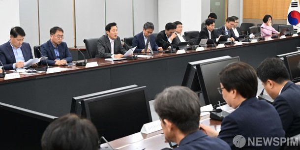 긴장감 흐르는 서울시  민생경제정책 점검 회의