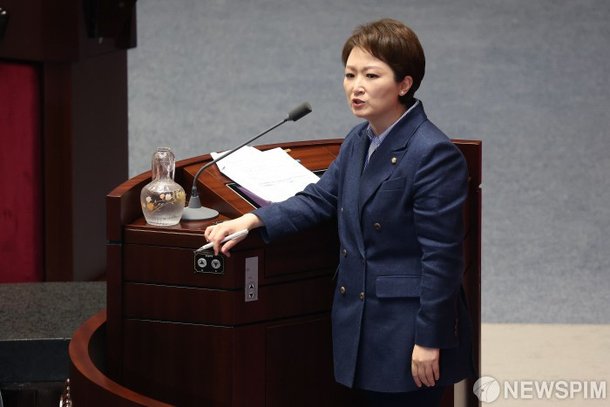 발언나선 이언주 더불어민주당 의원