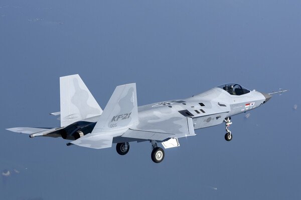 오동룡의 밀리터리 인사이드] [단독] KF-21 시제 5호기, 인도네시아 보낸다 : 네이트 뉴스