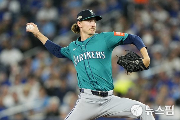 드디어 터졌다! '홈런왕 롤리' 동점포, 시애틀 ALCS 1차전 역전승의 서막 관련 이미지
