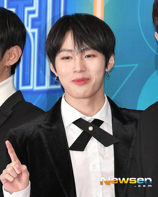 ​워너원 하성운, 골든디스크 레드카펫 나홀로 불참 "시험 때문에" | 인스티즈