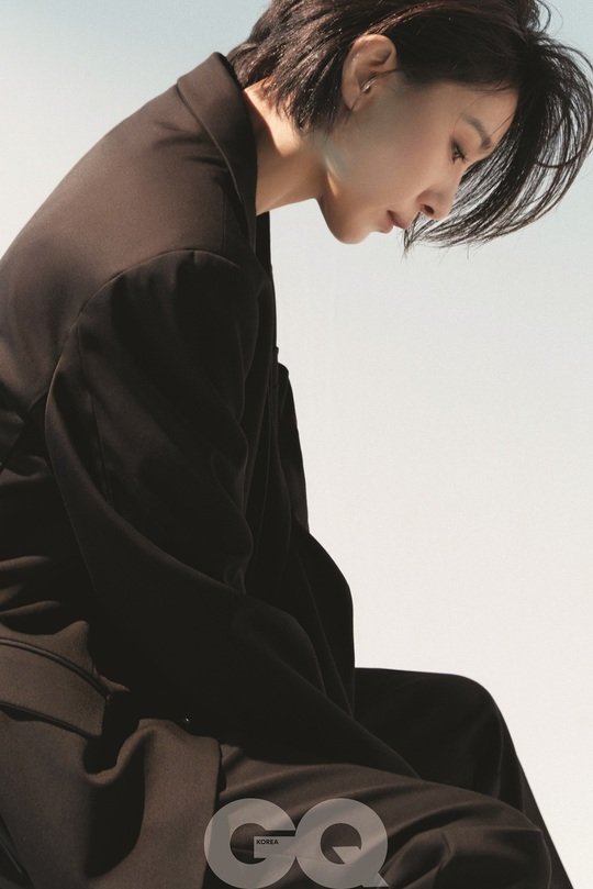 김서형이라 가능한 복근 노출 화보 'Sky캐슬' 쓰앵님 맞아?[화보] : 네이트 연예