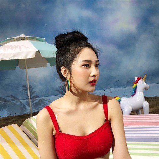 레드벨벳 조이, 과감한 브라톱 패션 '레드도 찰떡소화'[Sns☆컷] : 네이트 연예