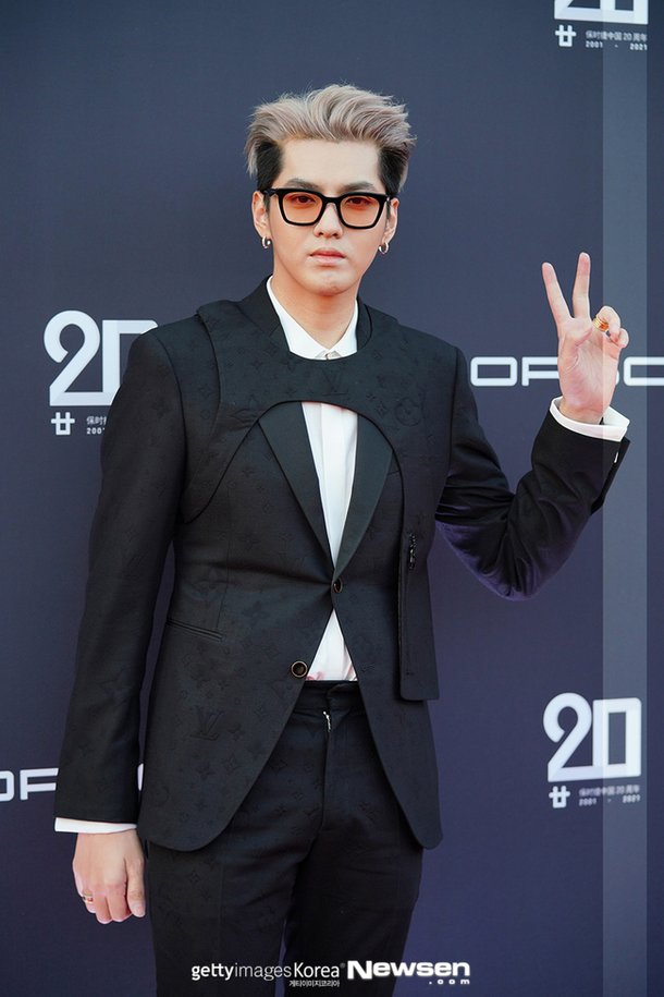 엑소 크리스 근황 : íì¤ ë£¨í í¬ë¦¬ì¤ Sm ìì ì¶ì ê³¼ ë ì´ ì¤êµ­ ê·¼í© ë¤ì´ë² í¬ì¤í¸ _ 06.15 잡담 간지나는 람보르기니 우르스 실사.jpg.