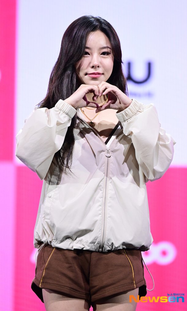 마마무 휘인, 청순 하트[포토엔HD] : 네이트 연예