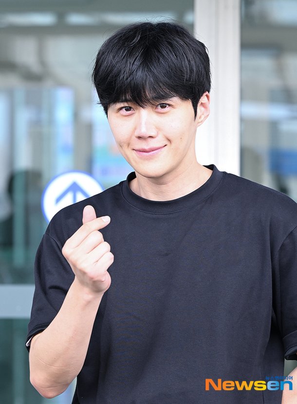 김선호, 화사한 하트 [포토엔Hd] : 네이트 연예