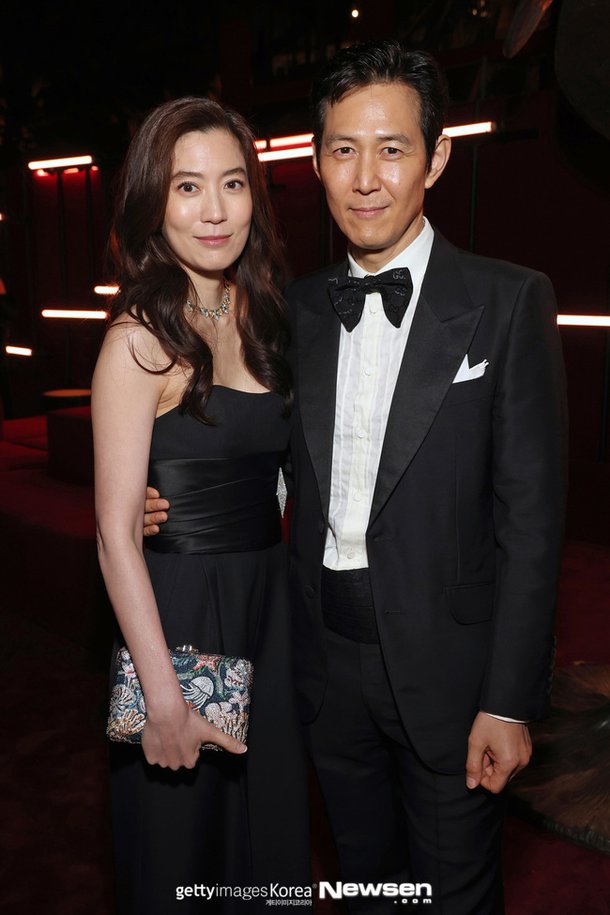 Love in Full Bloom: Lee Jong-jae and Im Se-ryong's 10-Year Romance Shines Bright in Adorable Black Couple Look - News Directory 3
