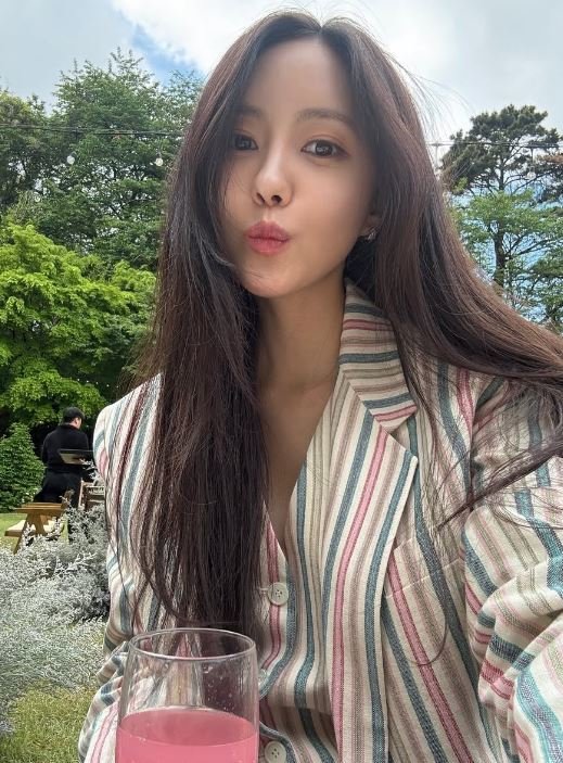 신혼 효민, 韓 컴백 동시에 또 피팅 릴레이 이번엔 신부 아닌 하객룩