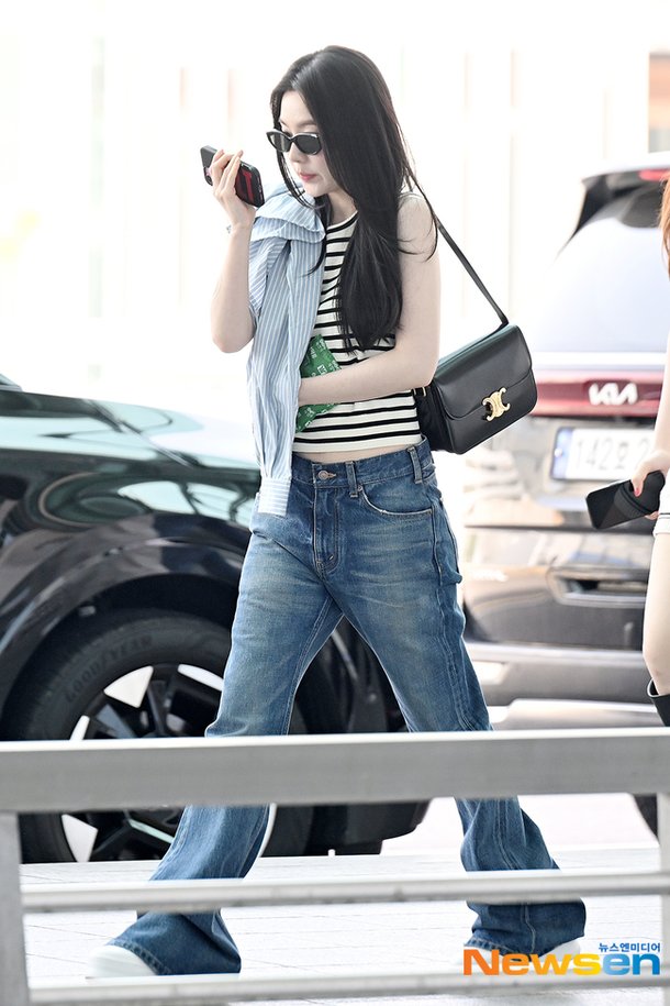 레드벨벳 아이린 &apos;핸드폰 속 예쁨 췤~!&apos;[포토엔HD]