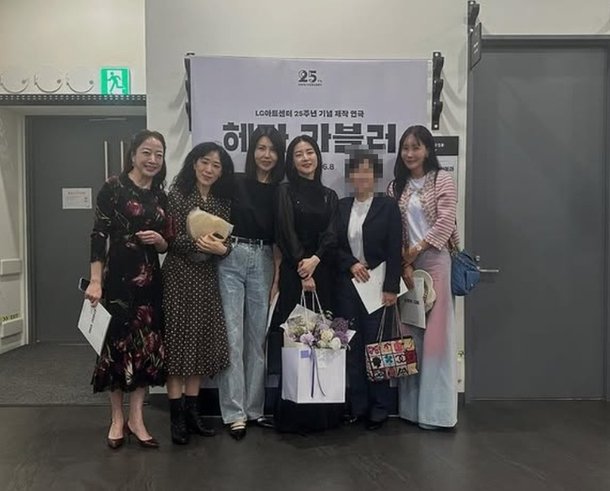 김정은, 백지연 노현정과 이영애 연극 관람 내가 아는 예쁜 얼굴과 달라