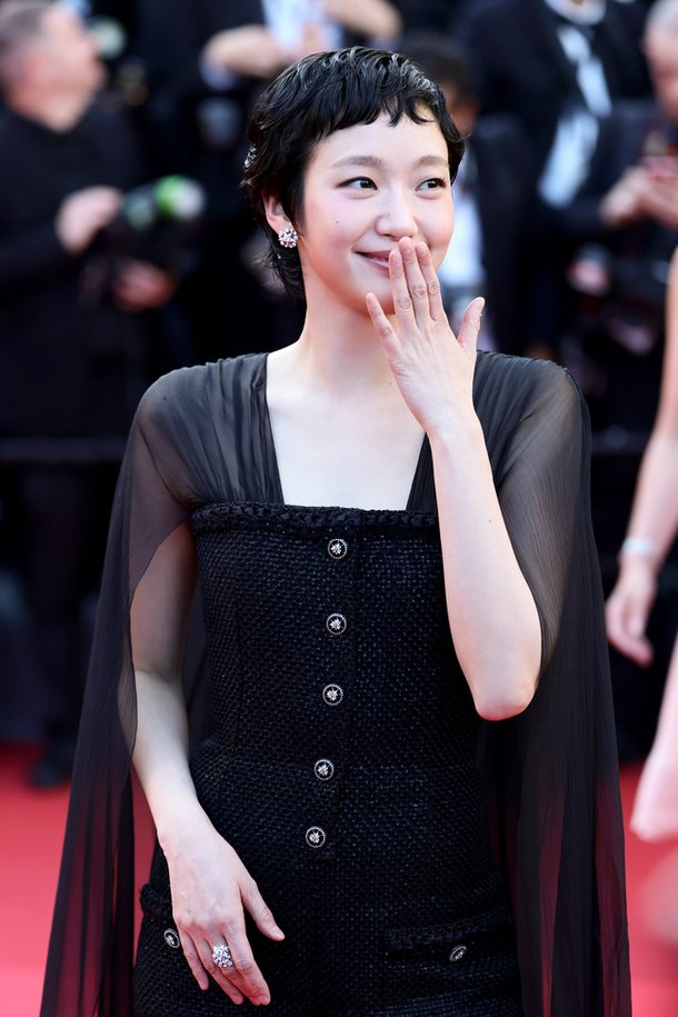 김고은, &apos;노출 금지&apos; 칸 레드카펫에서 보여준 한국 배우 품격