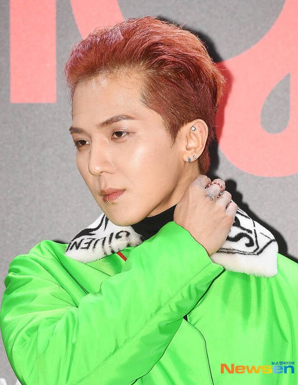 부실복무 아니라더니…논란의 송민호, 결국 병역법 위반 검찰 송치