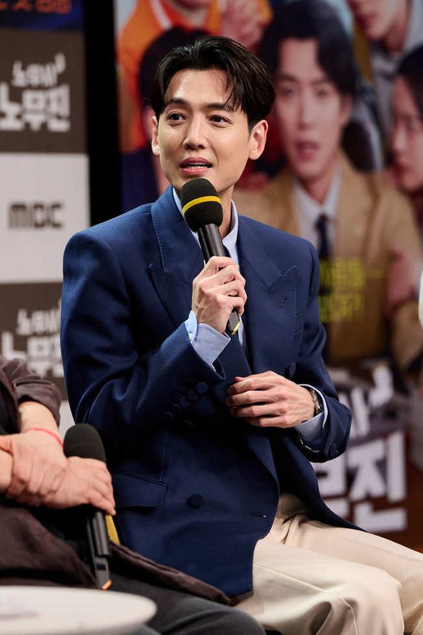 정경호 공개사과, 슬의생 절친 &apos;김대명&apos; 빼 먹어 진땀 오늘 밤에 봐요(노무사노무진)