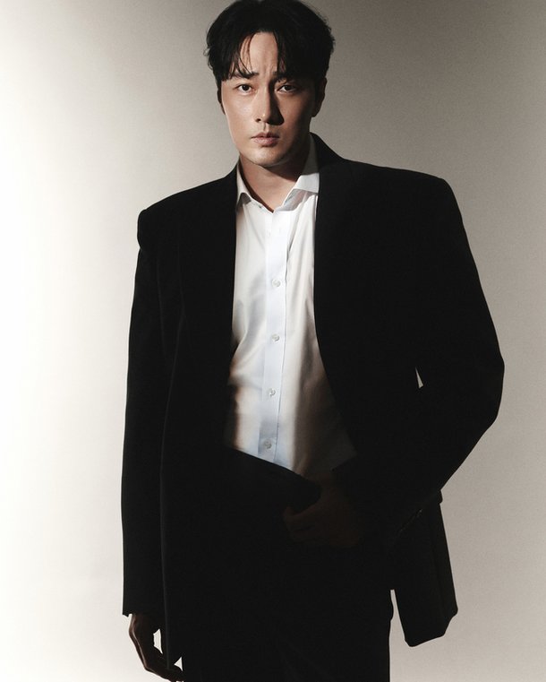소지섭 &apos;광장&apos; 팀에 금 한돈씩 선물한 이유 인원 많아, 금값 많이 올랐지만[EN:인터뷰②]