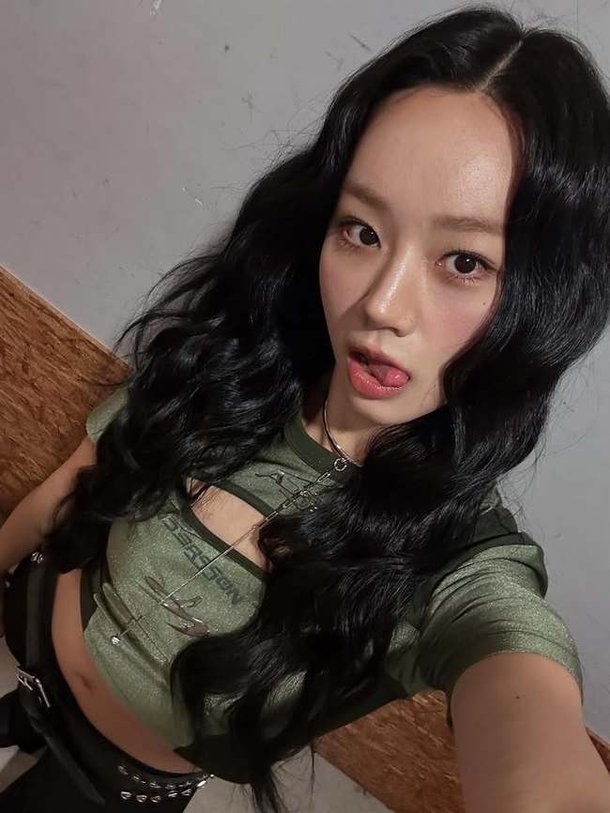 혜리, 예쁘고 귀엽고 혼자 다하네…한줌 개미허리 노출까지