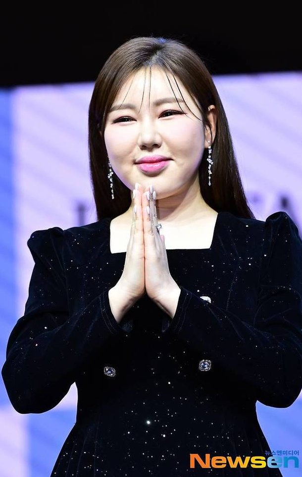 송가인, 스케줄 줄어든 이유 밝혔다 집에 못 가고 혈액순환 안돼…행복이 먼저(라디오쇼)