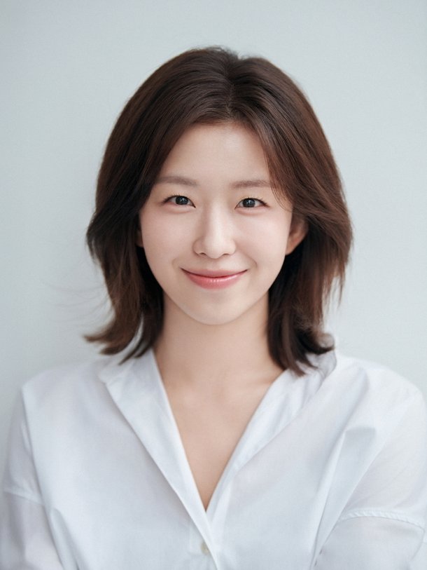 윤가이, 새 프로필 공개…&apos;SNL&apos; 그만둔 후 분위기 바뀌었다