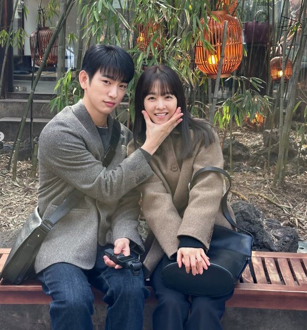 박진영, 5살 연상 박보영 귀여워 죽네…강아지 포즈에 꿀 뚝뚝