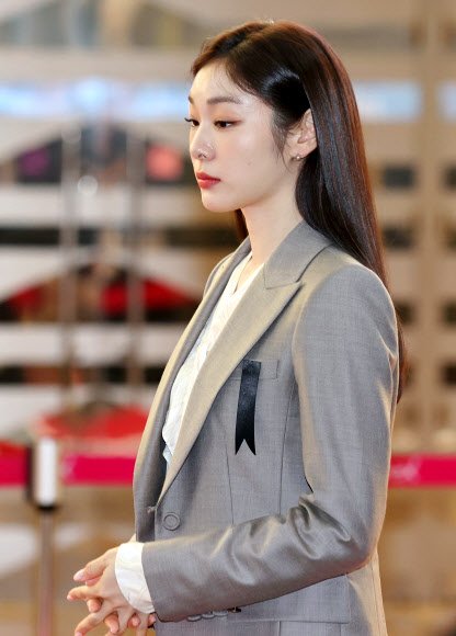 포토多이슈] 검은 리본 단 김연아…이태원 참사 애도 : 네이트 뉴스