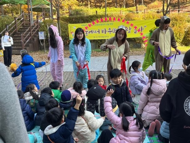 백석예대 유아 숲 축제 현장 사진입니다.