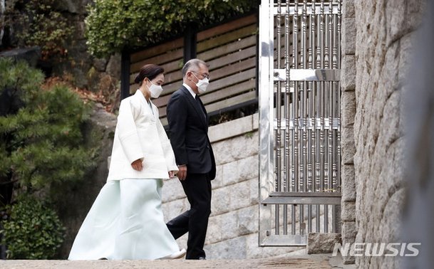 ì •ì˜ì„  í˜„ëŒ€ì°¨ê·¸ë£¹ íšŒìž¥ ì •ì£¼ì˜ ëª…ì˜ˆíšŒìž¥ 20ì£¼ê¸° ì œì‚¬ ì°¸ì„ ë„¤ì´íŠ¸ ë‰´ìŠ¤