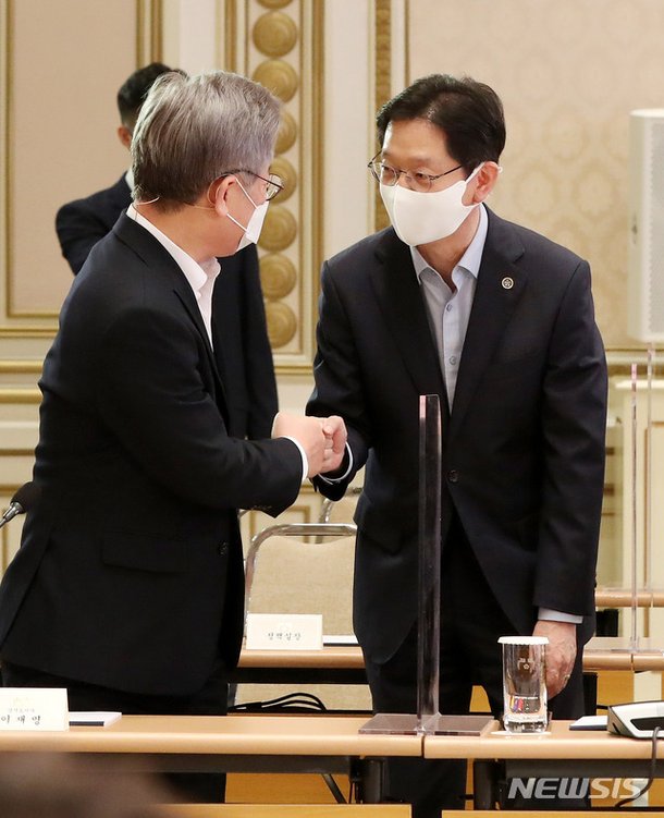 ì´ìž¬ëª… ì˜¤ëŠ˜ ê¹€ê²½ìˆ˜ ë§Œë‚œë‹¤ ì¹œë¬¸ì§€ì§€ ì´ëŒì–´ë‚¼ê¹Œ ì•¼ê°„ ì •ë³´
