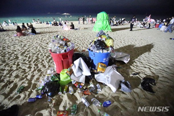 토해내는 쓰레기, 강릉 경포해수욕장 : 네이트 뉴스