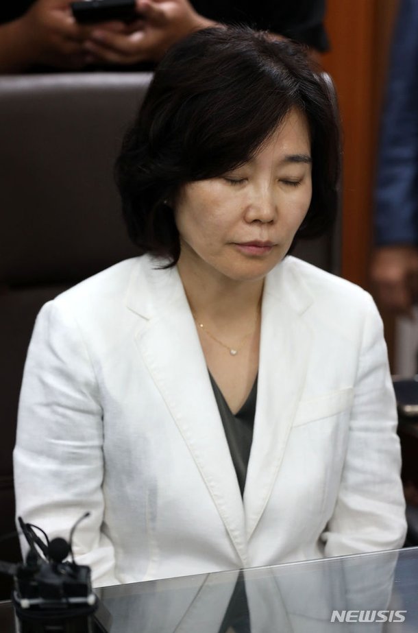 고개 떨군 김은경 더불어민주당 혁신위원장