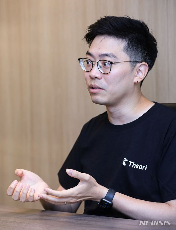 인터뷰 하는 박세준 티오리 대표