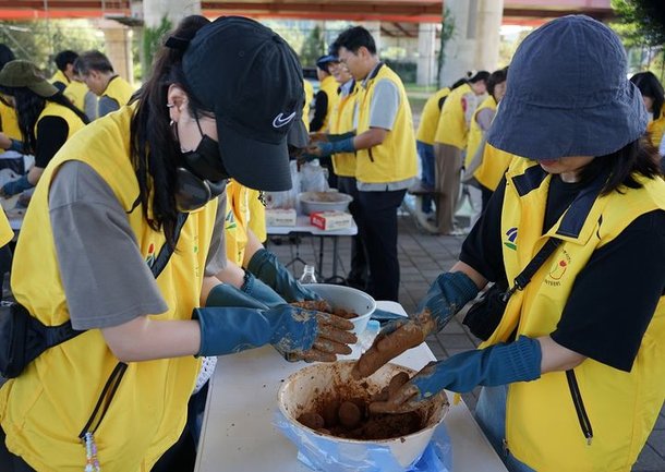 영림원소프트랩, 강서 한강지구 수질개선 자원봉사 진행