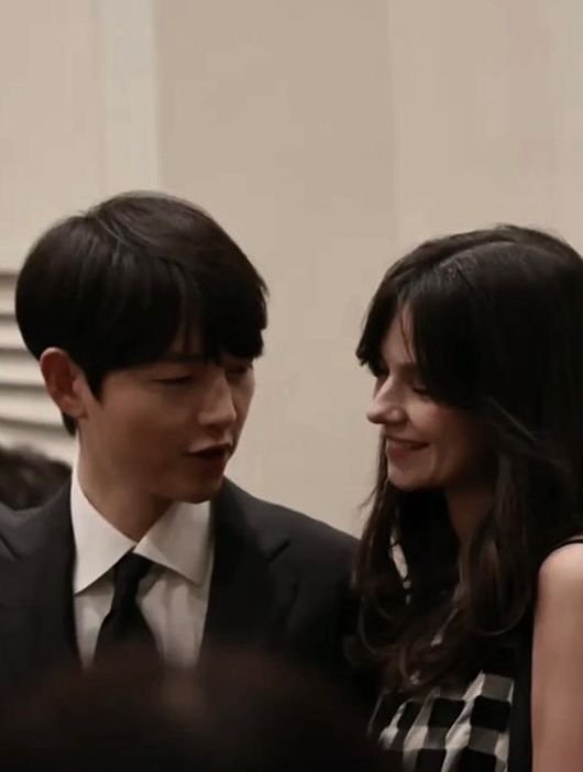 이렇게 다정한 송중기·케이티…여동생 결혼식 참석 화제 : 네이트 연예 이렇게 다정한 송중기·케이티…여동생 결혼식 참석 화제 : 네이트 연예