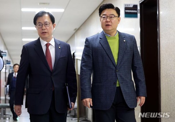 총선기획단회의 참석하는 이만희-김성원