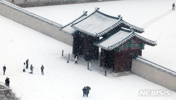 화이트 크리스마스, 경복궁서 휴일 보내는 시민들