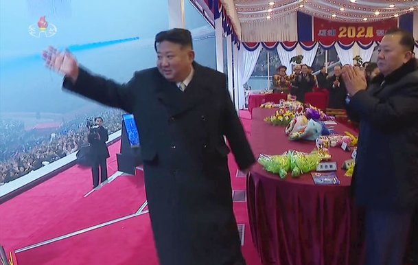 북한 김정은 국무위원장, 신년경축대공연 관람