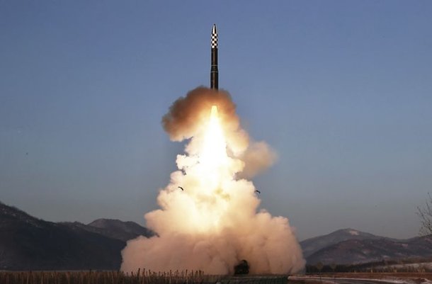 북, 평양서 중거리탄도미사일 발사…신형 IRBM 가능성종합