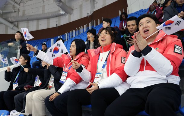 장미란 차관, 강원동계청소년올림픽 한국 쇼트트랙 응원